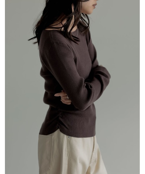 Re:EDIT（リエディ）の「[2025AW COLLECTION][保湿][静電気防止]クルーネックサイドシャーリングリブニットトップス（ニット/セーター・レディース・ブラック/アイボリー/グレイッシュベージュ/チャコールグレー/ブルー/ブラウン/レッド/ラベンダー・MEDIUM/LARGE）」の22枚目の写真