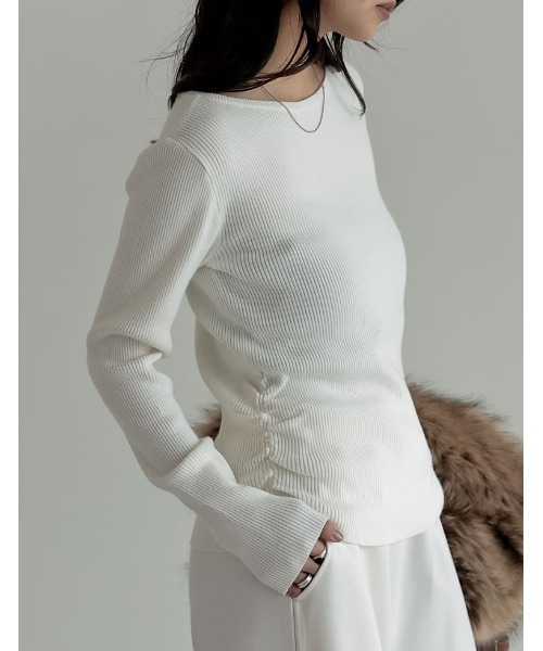 Re:EDIT（リエディ）の「[2025AW COLLECTION][保湿][静電気防止]クルーネックサイドシャーリングリブニットトップス（ニット/セーター・レディース・ブラック/アイボリー/グレイッシュベージュ/チャコールグレー/ブルー/ブラウン/レッド/ラベンダー・MEDIUM/LARGE）」の12枚目の写真