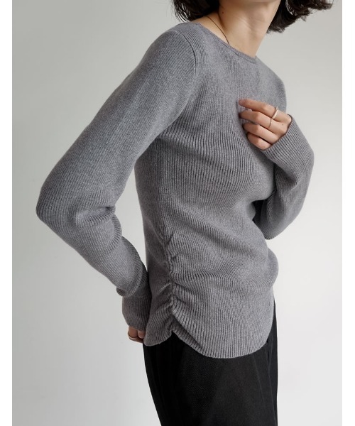 Re:EDIT（リエディ）の「[2025AW COLLECTION][保湿][静電気防止]クルーネックサイドシャーリングリブニットトップス（ニット/セーター・レディース・ブラック/アイボリー/グレイッシュベージュ/チャコールグレー/ブルー/ブラウン/レッド/ラベンダー・MEDIUM/LARGE）」の18枚目の写真