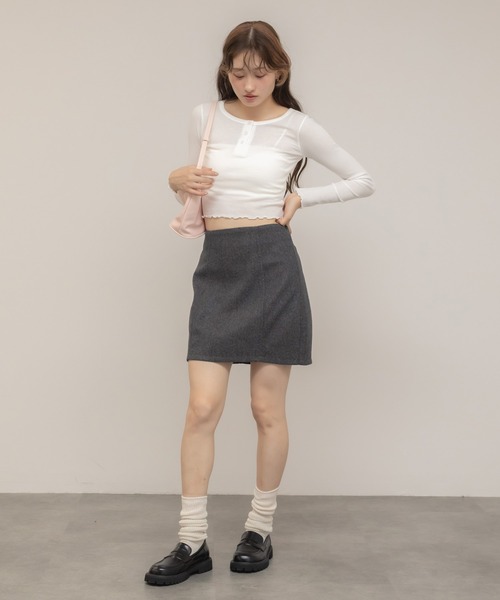 HEILIS(ヘイリス)の「コンパクトヘンリーメローカットソー/シアー 韓国 オフホワイト アイボリー ブラック グレー リブ 長袖 コンパクト カットソー 春服 秋服 冬服 トップス インナー レイヤード ノームコア ガーリートレンド クロップド(Tシャツ/カットソー・レディース・ブラック/グレー/オフホワイト・FREE)」の19枚目の写真