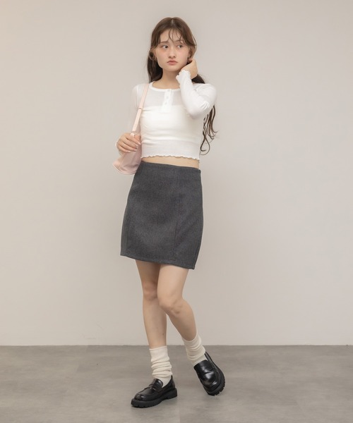 HEILIS(ヘイリス)の「コンパクトヘンリーメローカットソー/シアー 韓国 オフホワイト アイボリー ブラック グレー リブ 長袖 コンパクト カットソー 春服 秋服 冬服 トップス インナー レイヤード ノームコア ガーリートレンド クロップド(Tシャツ/カットソー・レディース・ブラック/グレー/オフホワイト・FREE)」の20枚目の写真