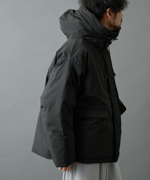 COLONY 2139（コロニートゥーワンスリーナイン）の「クロップド中綿フードジャケット（ダウンジャケット/コート・メンズ・ブラック/グレー・SMALL/MEDIUM/LARGE）」の6枚目の写真