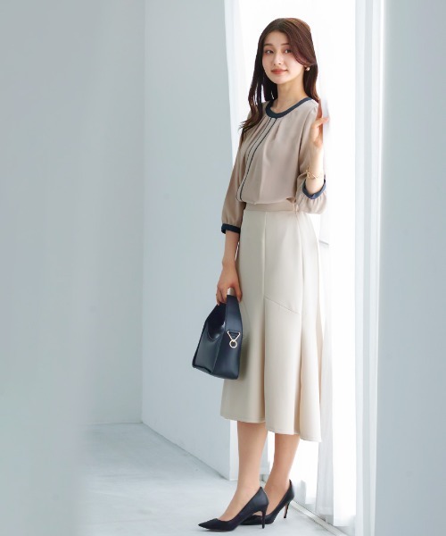 WHITE JOOLA（ホワイトジョーラ）の「【 洗える・接触冷感 】とろみデシン・配色パイピングブラウス（シャツ/ブラウス・レディース・オフホワイト/グレイッシュブルー/ベージュ・S/M/L）」の9枚目の写真