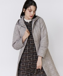 Maglie le cassetto（マーリエ ル カセット）の「《M Maglie le cassetto》幾何学キルティングフーディコート「フランドル45周年限定コレクション」（その他アウター）」