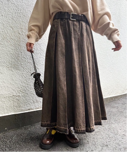 DOUBLE NAME（ダブルネーム）の「ケミカルオーバーダイデニムプリーツスカート（デニムスカート・レディース・ブラック系/インディゴブルー・FREE）」の3枚目の写真