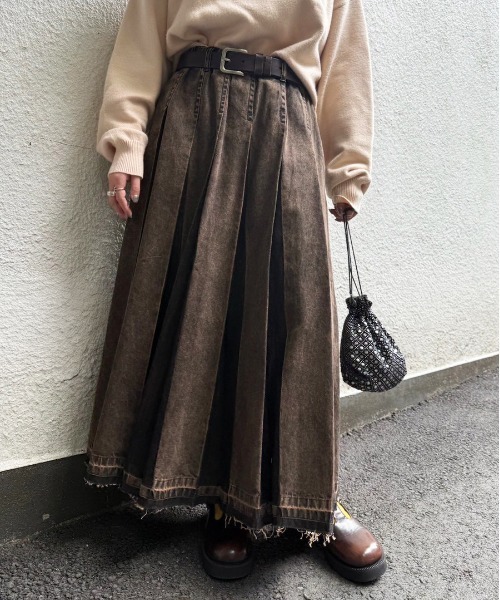 DOUBLE NAME（ダブルネーム）の「ケミカルオーバーダイデニムプリーツスカート（デニムスカート・レディース・ブラック系/インディゴブルー・FREE）」の5枚目の写真