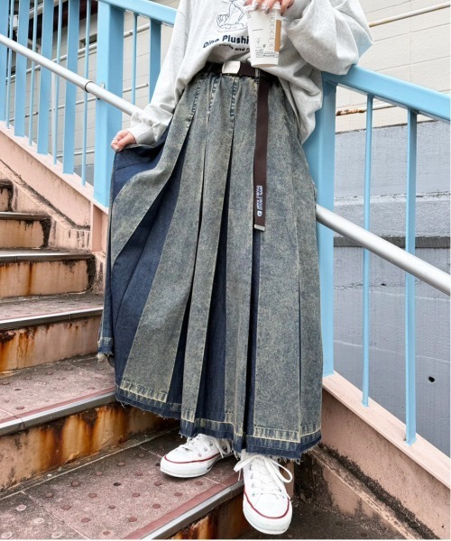 DOUBLE NAME（ダブルネーム）の「ケミカルオーバーダイデニムプリーツスカート（デニムスカート・レディース・ブラック系/インディゴブルー・FREE）」の11枚目の写真