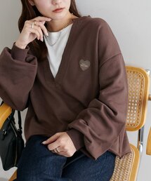 DISCOAT（ディスコート）の「【WEB限定】切りっぱなしVネックワッペン裏毛プルオーバー（Tシャツ/カットソー）」