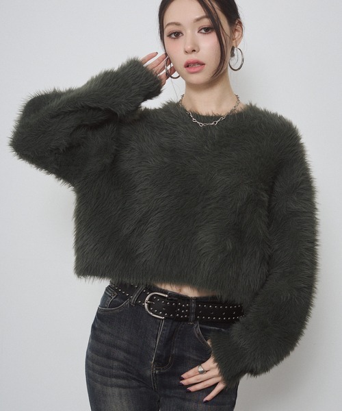 ENVYM（アンビー）の「フェザーヤーン  シャギー ボリュームスリーブ クロップド ニット トップス（ニット/セーター・レディース・ブラウン/チャコールグレー/カーキ/アイボリー・FREE）」の4枚目の写真