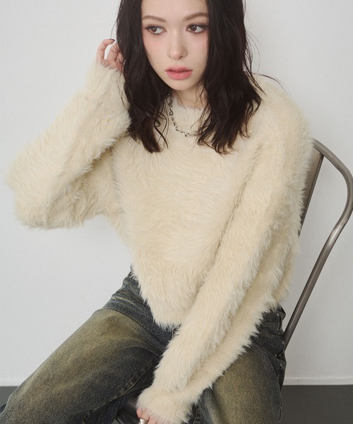 ENVYM（アンビー）の「フェザーヤーン  シャギー ボリュームスリーブ クロップド ニット トップス（ニット/セーター・レディース・ブラウン/チャコールグレー/カーキ/アイボリー・FREE）」の2枚目の写真