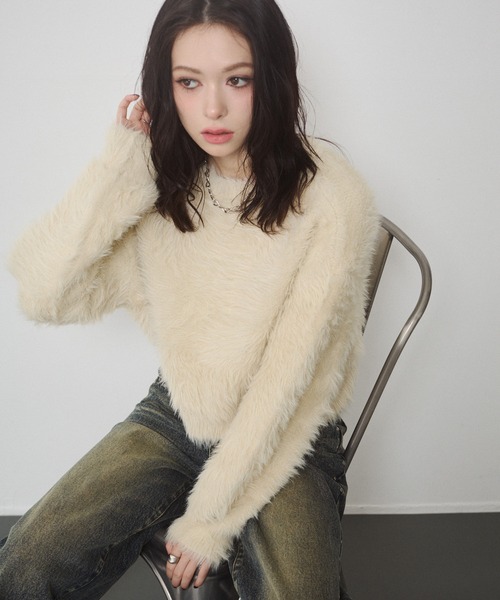 ENVYM（アンビー）の「フェザーヤーン  シャギー ボリュームスリーブ クロップド ニット トップス（ニット/セーター・レディース・ブラウン/チャコールグレー/カーキ/アイボリー・FREE）」の12枚目の写真