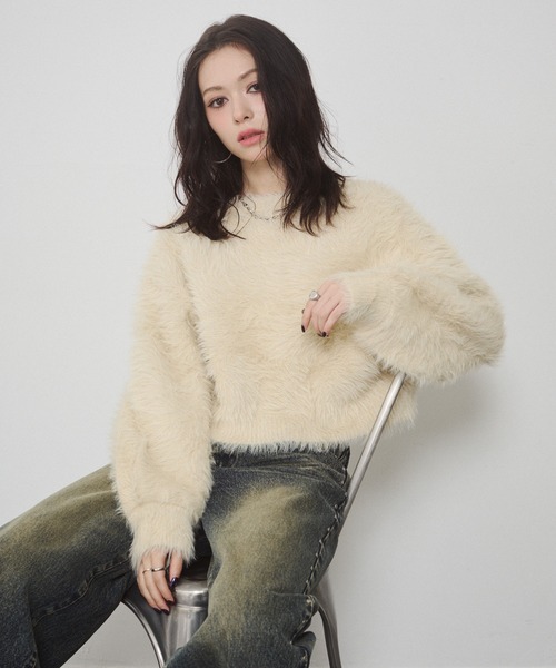 ENVYM（アンビー）の「フェザーヤーン  シャギー ボリュームスリーブ クロップド ニット トップス（ニット/セーター・レディース・ブラウン/チャコールグレー/カーキ/アイボリー・FREE）」の6枚目の写真