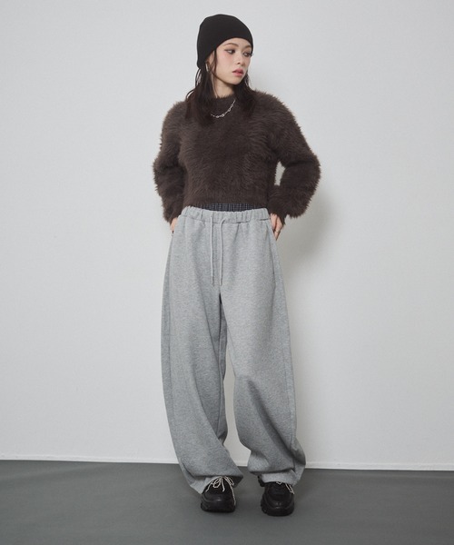 ENVYM（アンビー）の「フェザーヤーン  シャギー ボリュームスリーブ クロップド ニット トップス（ニット/セーター・レディース・ブラウン/チャコールグレー/カーキ/アイボリー・FREE）」の19枚目の写真