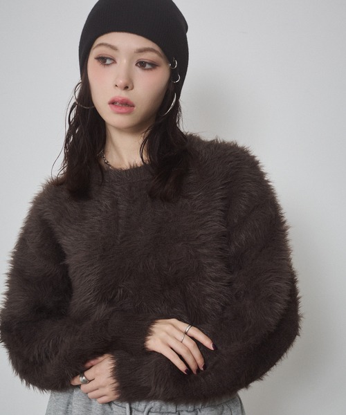 ENVYM（アンビー）の「フェザーヤーン  シャギー ボリュームスリーブ クロップド ニット トップス（ニット/セーター・レディース・ブラウン/チャコールグレー/カーキ/アイボリー・FREE）」の16枚目の写真