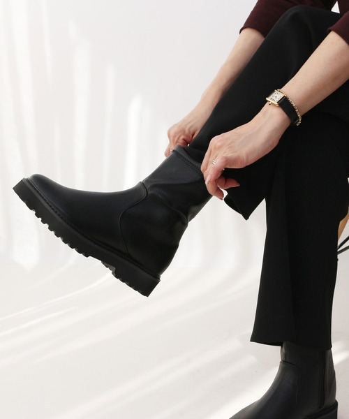 Fin（フィン）の「タンクソールストレッチブーツ【低反発スポンジ入り