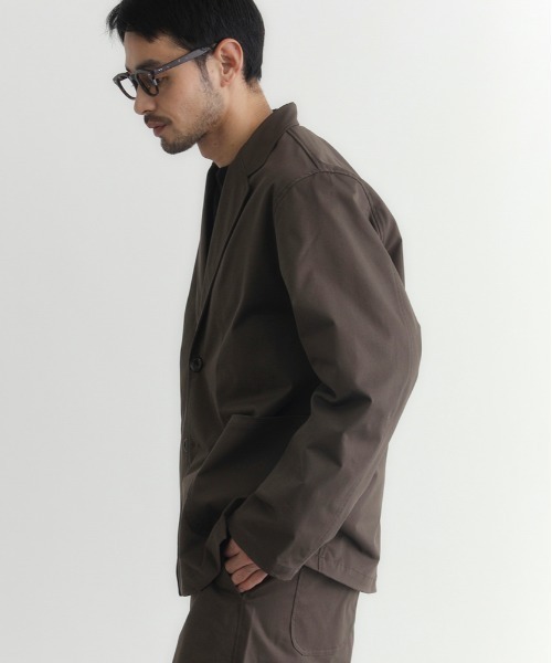 Right-on（ライトオン）の「【Refurbish】ワークルーズ テーラードジャケット(イージーケア/しわになりにくい/軽量/通気性/ポリエステルカルゼ/オンオフ兼用/セットアップ対応)（テーラードジャケット・メンズ・ブラック/ブラウン/カーキブラウン・M/XL/L）」の10枚目の写真