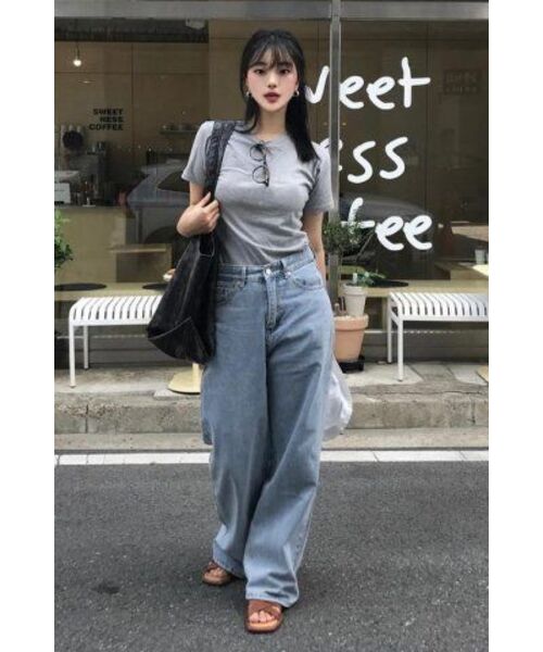 AGOD（エージーオーディー）の「ワイドデニムパンツ[ライトブルー]（デニムパンツ・レディース・その他・MEDIUM/LARGE/X-LARGE/X-SMALL/SMALL）」の2枚目の写真