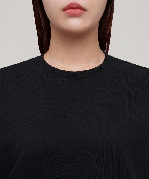 MUSINSA STANDARD WOMAN（ムシンサスタンダードウーマン）の「ウィメンズセミオーバーサイズスウェットシャツ[ブラック]（スウェット・レディース・その他・SMALL/MEDIUM/LARGE/X-SMALL）」の3枚目の写真