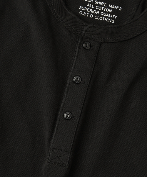 OUTSTANDING（アウトスタンディング）の「HENLEY NECK LONG SLEEVE TEE_BLACK（Tシャツ/カットソー・メンズ・その他・SMALL/MEDIUM/LARGE）」の4枚目の写真