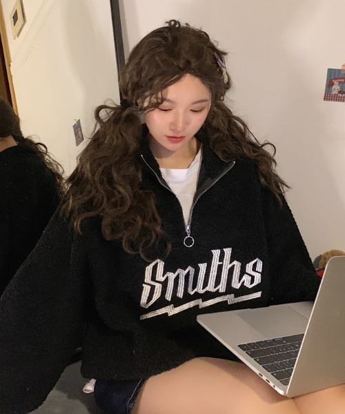 yuue' ( wear )(ユーイ)の「ボアオーバーサイズ刺繍ロゴハーフジップスウェット(スウェット・レディース・ホワイト/ブラック・FREE)」の6枚目の写真
