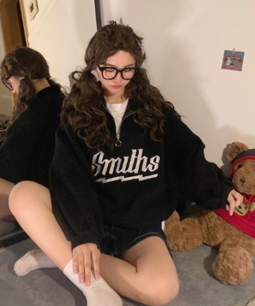 yuue' ( wear )(ユーイ)の「ボアオーバーサイズ刺繍ロゴハーフジップスウェット(スウェット・レディース・ホワイト/ブラック・FREE)」の4枚目の写真