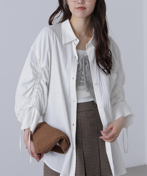 FREE'S MART（フリーズマート）の「◇袖シャーリングオーバーシャツ（シャツ/ブラウス・レディース・ブルー/ブラウン系その他/ブルー系その他/ホワイト/ホワイト系その他/ライトインディゴブルー/ベージュ系その他2・FREE）」の15枚目の写真