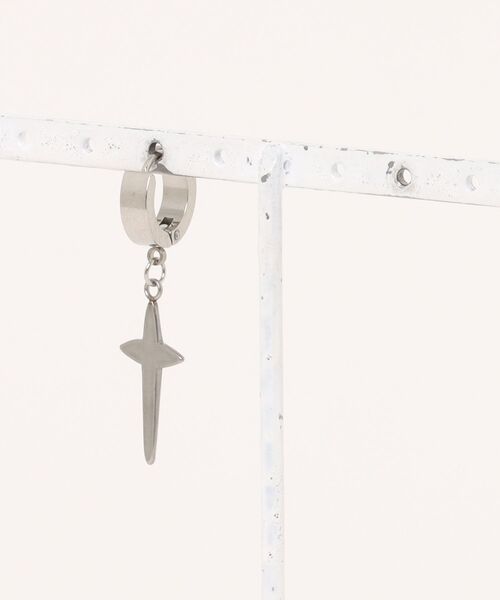 MONOCHROME(モノクローム)の「【MONOCHROME】 Sharp Star Silver Hoop Earrings / シャープスターシルバーフープピアス / ユニセックス / ピアス(ピアス(片耳用)・メンズ・シルバー・FREE)」の2枚目の写真