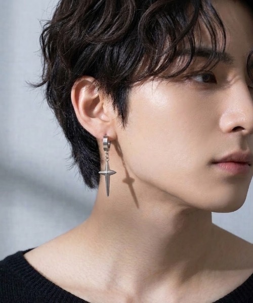MONOCHROME(モノクローム)の「【MONOCHROME】 Sharp Star Silver Hoop Earrings / シャープスターシルバーフープピアス / ユニセックス / ピアス(ピアス(片耳用)・メンズ・シルバー・FREE)」の1枚目の写真