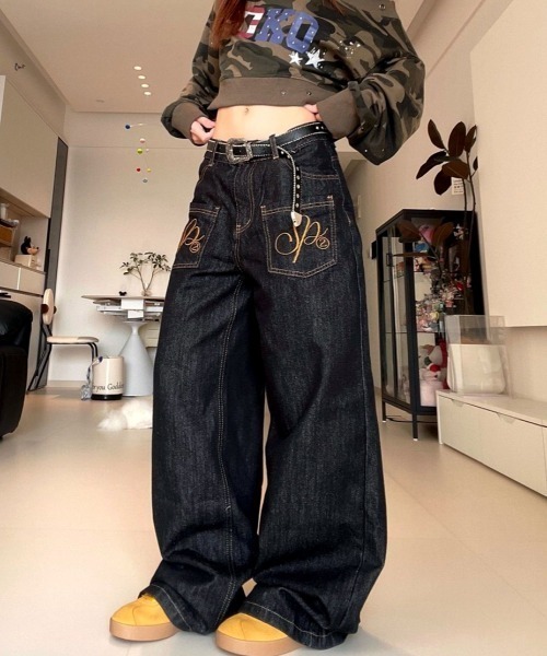 セール】羽刺繍ロゴデニムワイドパンツ（デニムパンツ）｜SHEENA