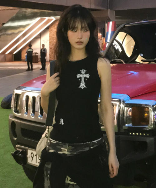 DAMISH（ダミシュ）の「ゴシッククロスタンクトップ_ブラック（Tシャツ/カットソー・レディース・ブラック・FREE）」の6枚目の写真