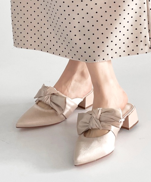 Shoes in Closet（シューズインクローゼット）の「軽量 ポインテッド ワイドヒール サテン リボン ミュール 2489（パンプス・レディース・ブラック/ライトベージュ/ピンク系その他・S/M/L/LL）」の2枚目の写真