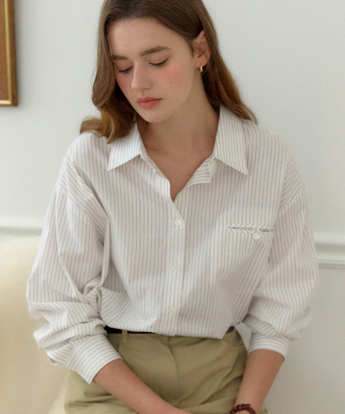 OURHOPE(アワーホープ)の「クレアストライプシャツ - ベージュ(シャツ/ブラウス・レディース・Beige・FREE)」の2枚目の写真