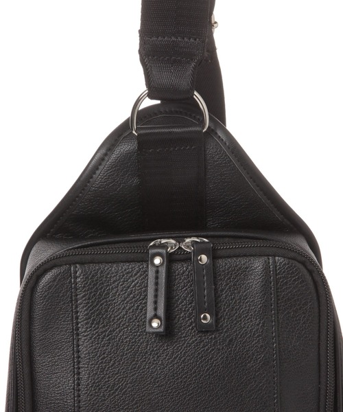 LAKOLE（ラコレ）の「フェイクレザー縦長切替ボディバッグ / 622488（ボディバッグ/ウエストポーチ・メンズ・グレー/ブラック・FREE）」の11枚目の写真