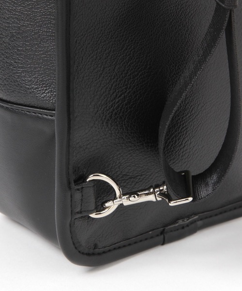 LAKOLE（ラコレ）の「フェイクレザー縦長切替ボディバッグ / 622488（ボディバッグ/ウエストポーチ・メンズ・グレー/ブラック・FREE）」の16枚目の写真