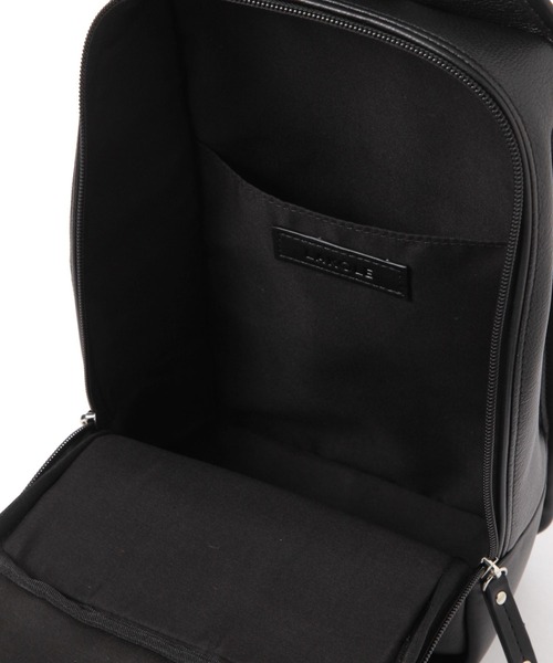 LAKOLE（ラコレ）の「フェイクレザー縦長切替ボディバッグ / 622488（ボディバッグ/ウエストポーチ・メンズ・グレー/ブラック・FREE）」の17枚目の写真