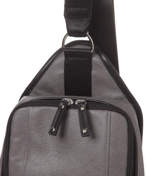 LAKOLE（ラコレ）の「フェイクレザー縦長切替ボディバッグ / 622488（ボディバッグ/ウエストポーチ・メンズ・グレー/ブラック・FREE）」の19枚目の写真