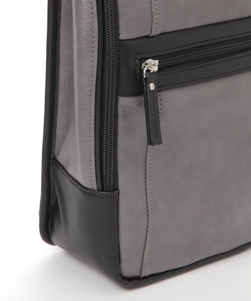 LAKOLE（ラコレ）の「フェイクレザー縦長切替ボディバッグ / 622488（ボディバッグ/ウエストポーチ・メンズ・グレー/ブラック・FREE）」の20枚目の写真