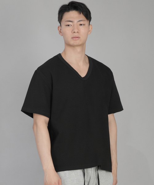 SAINTCREW(セントクルー)の「Vネック無地半袖Tシャツ BVS-823 ブラック(Tシャツ/カットソー・メンズ・その他・MEDIUM/LARGE/X-LARGE/XX-LARGE)」の1枚目の写真