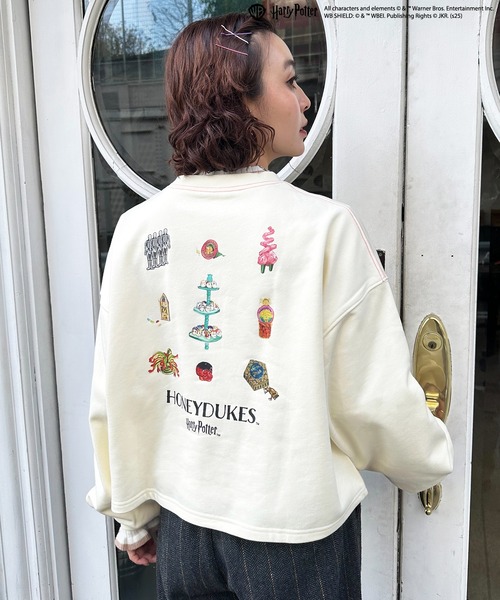DOUBLE NAME（ダブルネーム）の「【Harry Potter】ハニーデュークス バックプリントプルオーバー（その他トップス・レディース・オフホワイト/ピンク・FREE）」の3枚目の写真