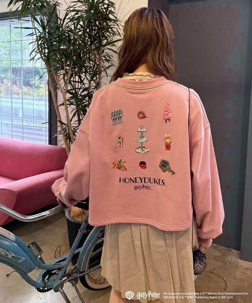 DOUBLE NAME（ダブルネーム）の「【Harry Potter】ハニーデュークス バックプリントプルオーバー（その他トップス・レディース・オフホワイト/ピンク・FREE）」の7枚目の写真
