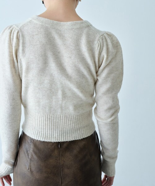 CODE A（コードエー）の「M cloudy puff cardigan（カーディガン/ボレロ・レディース・オフホワイト/ブラック/ライトブルー・00）」の6枚目の写真