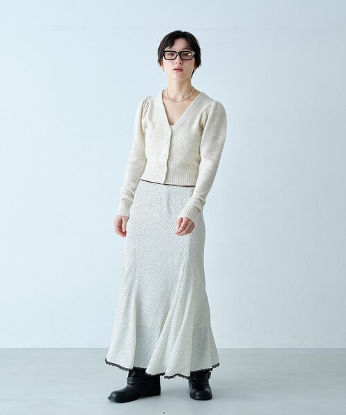 CODE A（コードエー）の「M cloudy puff cardigan（カーディガン/ボレロ・レディース・オフホワイト/ブラック/ライトブルー・00）」の8枚目の写真