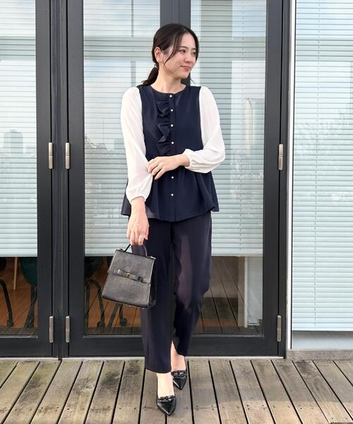 couture brooch（クチュールブローチ）の「【ハレの日・通勤】フリルドッキング ペプラムブラウス（シャツ/ブラウス・レディース・ナチュラル/ネイビー・40/38/36/42）」の14枚目の写真