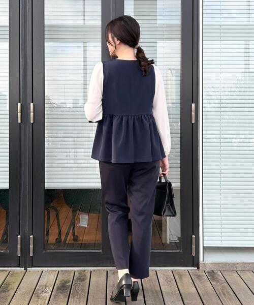 couture brooch（クチュールブローチ）の「【ハレの日・通勤】フリルドッキング ペプラムブラウス（シャツ/ブラウス・レディース・ナチュラル/ネイビー・40/38/36/42）」の12枚目の写真