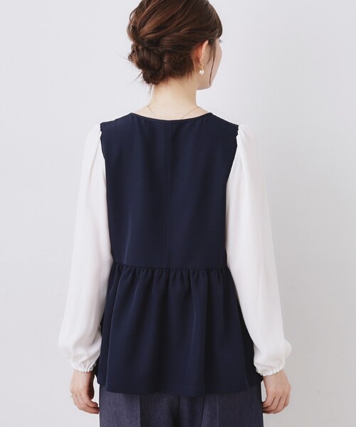 couture brooch（クチュールブローチ）の「【ハレの日・通勤】フリルドッキング ペプラムブラウス（シャツ/ブラウス・レディース・ナチュラル/ネイビー・40/38/36/42）」の6枚目の写真