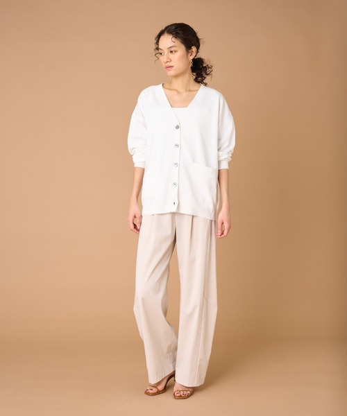 INED(イネド)の「強撚加工Vネックカーディガン(カーディガン/ボレロ・レディース・オフホワイト/ベージュ/ネイビー・9号)」の10枚目の写真