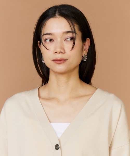 INED(イネド)の「強撚加工Vネックカーディガン(カーディガン/ボレロ・レディース・オフホワイト/ベージュ/ネイビー・9号)」の17枚目の写真