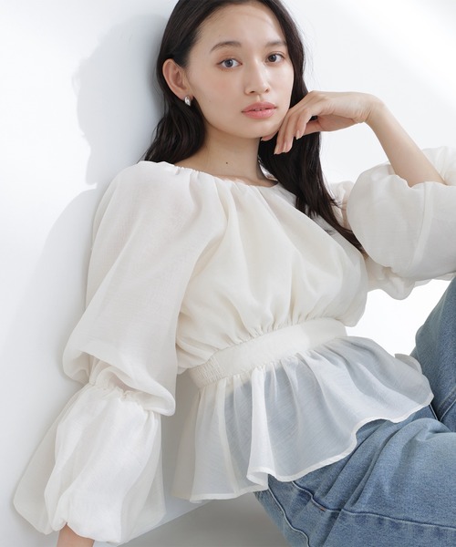 NATURAL BEAUTY BASIC（ナチュラルビューティーベーシック）の「◇シアーギャザーペプラムブラウス（シャツ/ブラウス・レディース・ブラック系その他/ピンク/オフホワイト/チャコールグレー・SMALL/MEDIUM）」の2枚目の写真