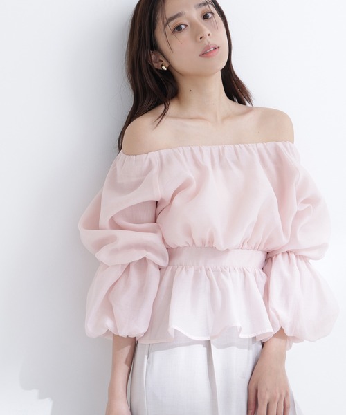 NATURAL BEAUTY BASIC（ナチュラルビューティーベーシック）の「◇シアーギャザーペプラムブラウス（シャツ/ブラウス・レディース・ブラック系その他/ピンク/オフホワイト/チャコールグレー・SMALL/MEDIUM）」の4枚目の写真