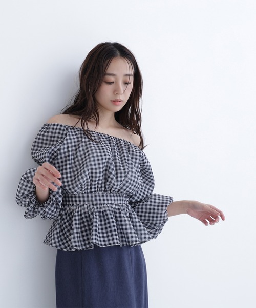 NATURAL BEAUTY BASIC（ナチュラルビューティーベーシック）の「◇シアーギャザーペプラムブラウス（シャツ/ブラウス・レディース・ブラック系その他/ピンク/オフホワイト/チャコールグレー・SMALL/MEDIUM）」の6枚目の写真